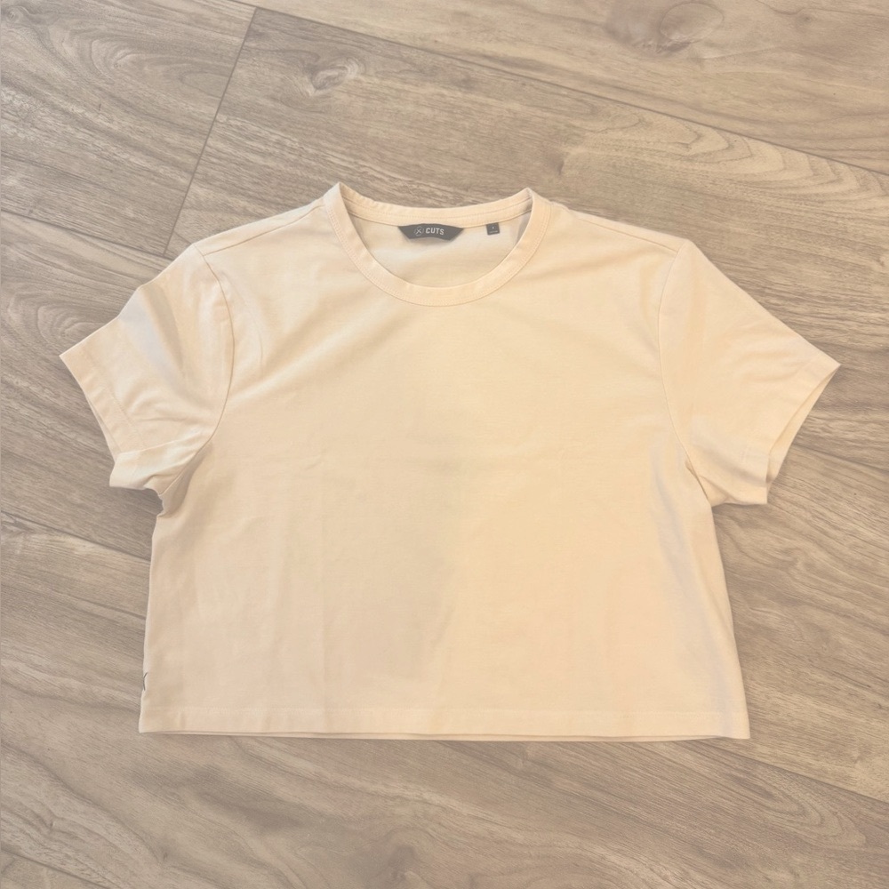 Cuts Clothing Almost FridayTee Cropped. Dune color Classic Fit . Size S
